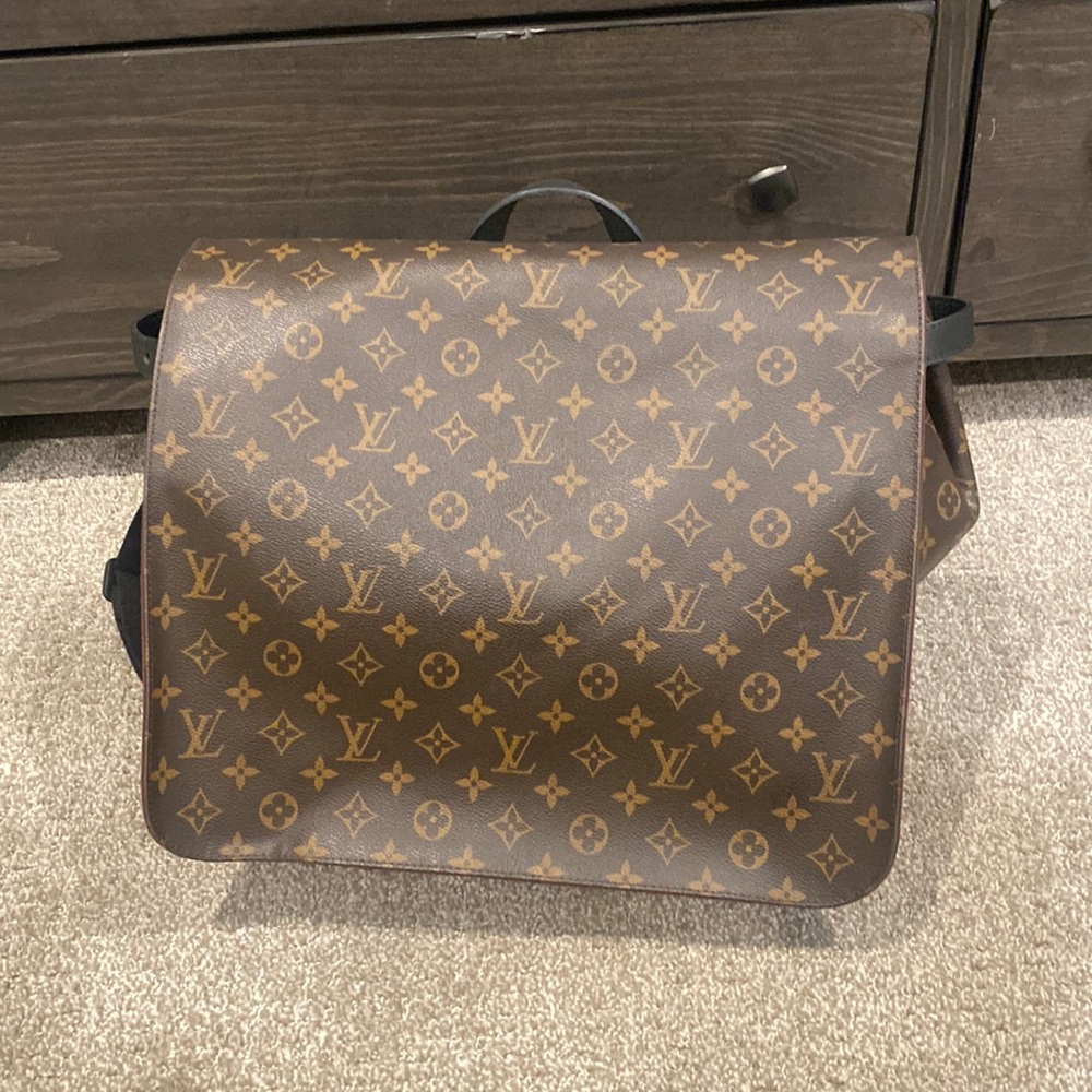 Louie Vuitton briefcase bag